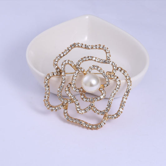 European And American Natural Pearl Brooches Hollowed Out With Diamonds