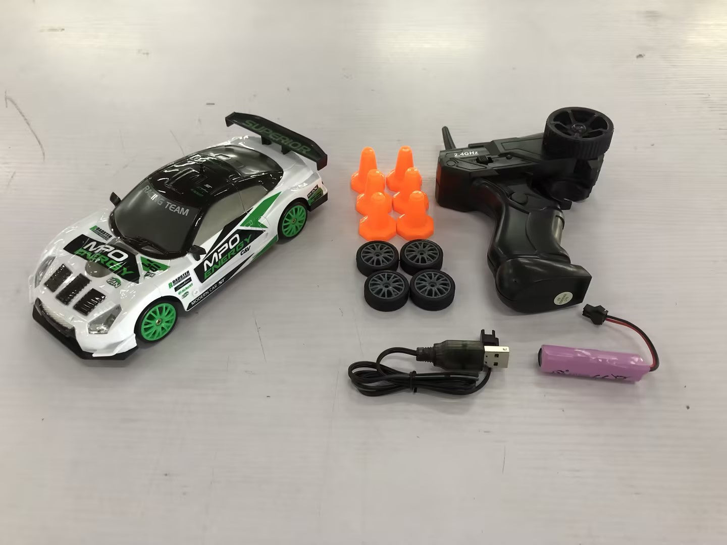 2,4G Drift Rc Car 4WD RC Drift Car Toy Control remoto GTR modelo AE86 vehículo RC coche de carreras juguete para niños regalos de navidad