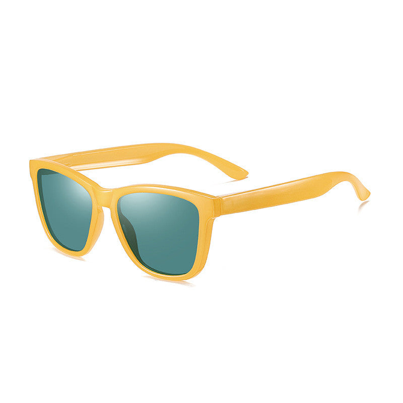 Gafas de sol polarizadas multicolores brillantes para hombre.