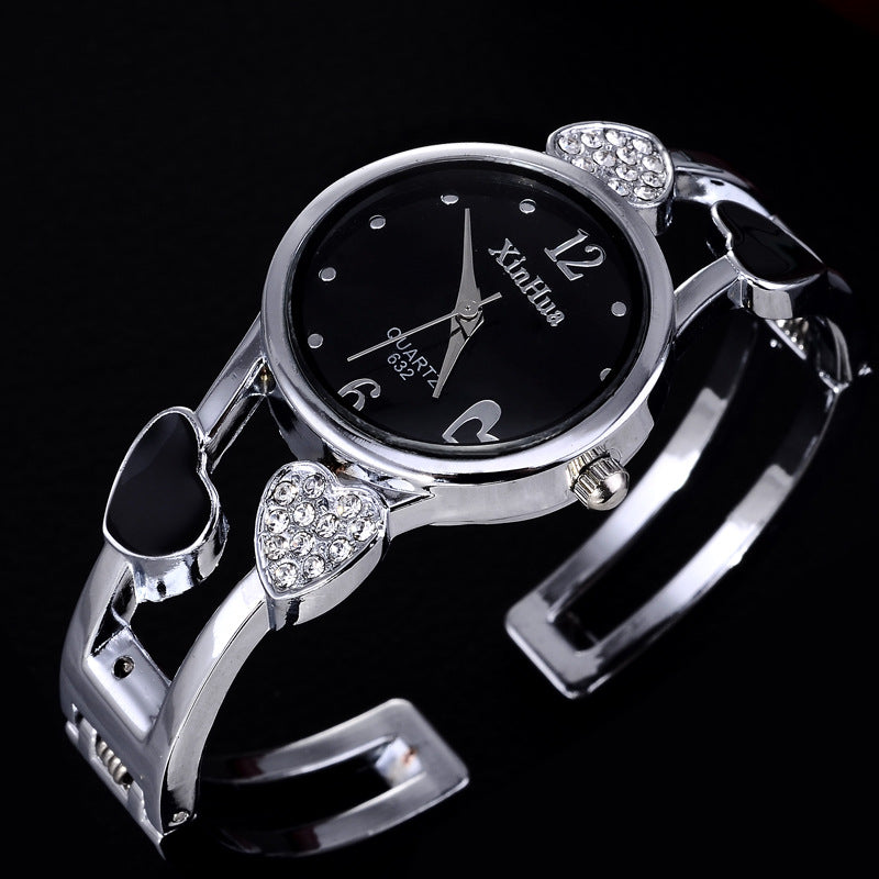 Relojes de mujer con diamantes engastados. Relojes británicos.