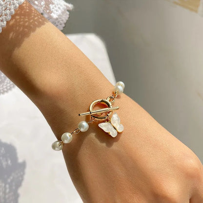 Pulseras de cadena con dijes de Color dorado para mujer, brazalete de aleación de mariposa y perlas, joyería bohemia de moda, regalo