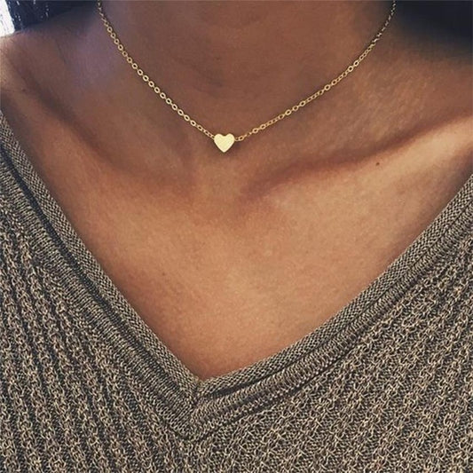 Collar de corazón pequeño de moda para mujer, collar con colgante en forma de corazón de cadena corta