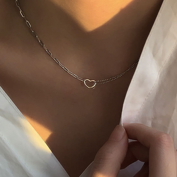 Collar de plata con cadena asimétrica de corazón para mujer