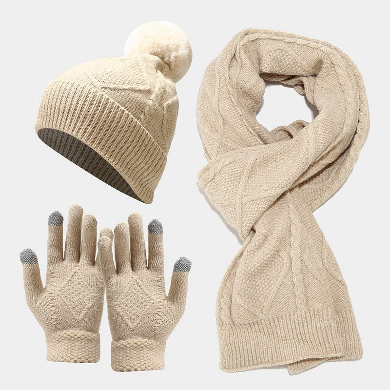 Conjunto de tres piezas de gorros, bufandas y guantes de otoño e invierno.